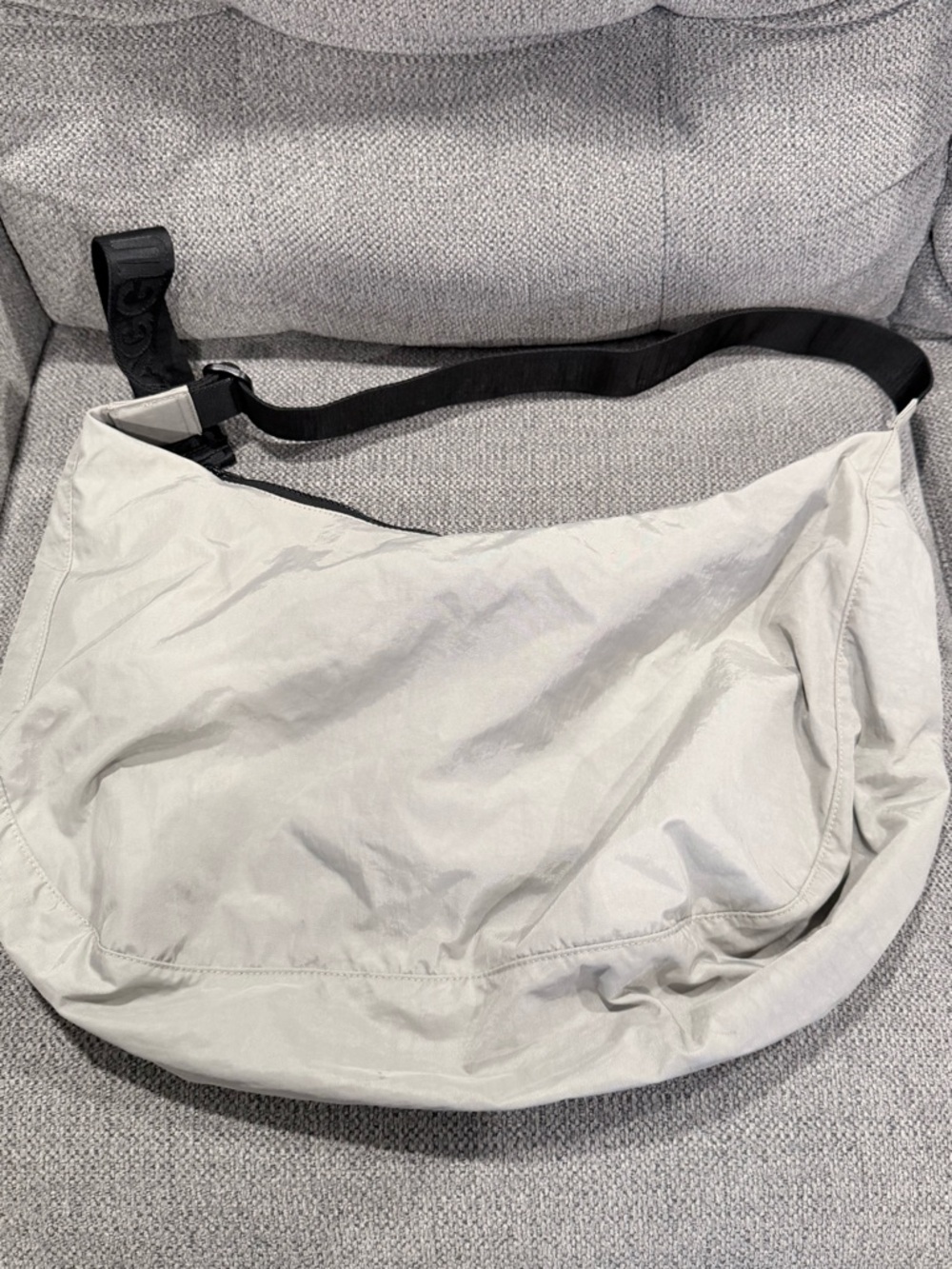BAGGU Large Crescent Crossbody in Gray.